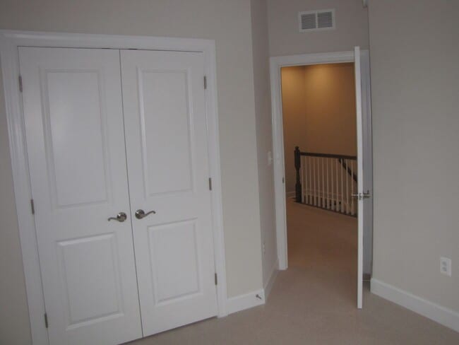 Building Photo - End Unit Townhouse Haymarket
