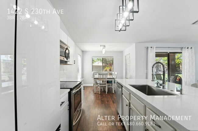 Building Photo - 1422 S 230th Ave