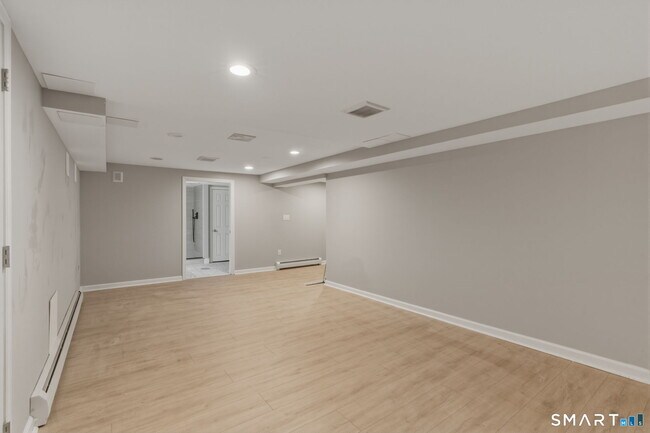 Building Photo - 35 W Ridge Dr