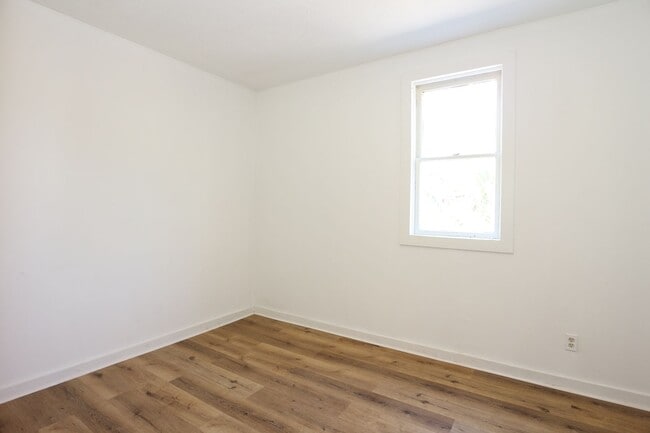 Building Photo - 037