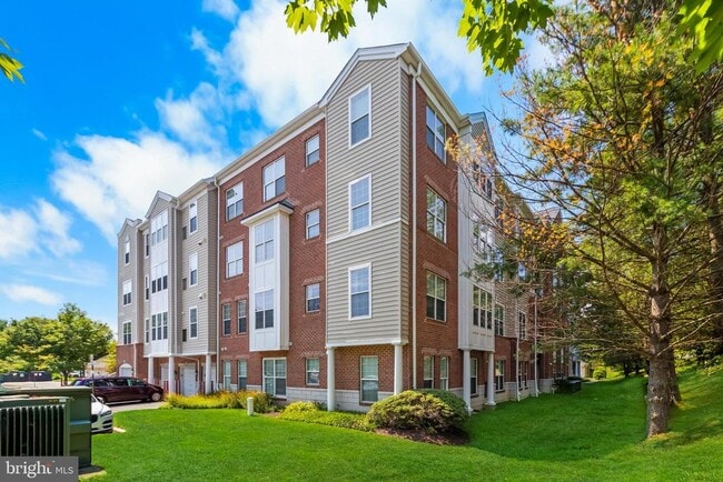 Building Photo - 5900 Great Star Dr