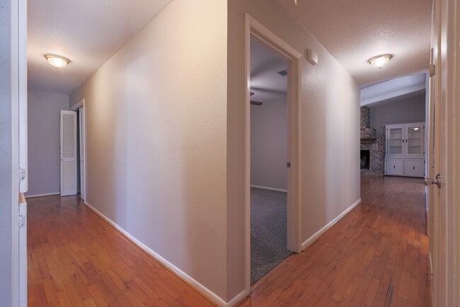 Building Photo - 20427 Lakeside Dr