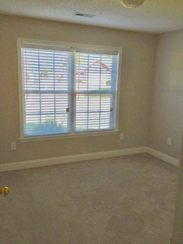 Building Photo - 10 Pasture View Ct