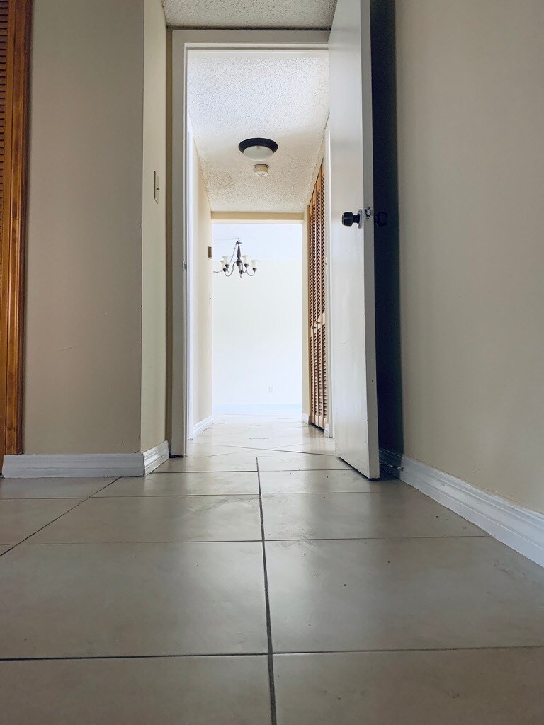 Building Photo - 1750 W 46th St