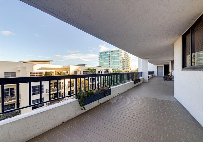 Building Photo - 530 E Central Blvd