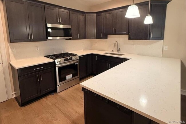 Building Photo - 122 Greenwich Ave