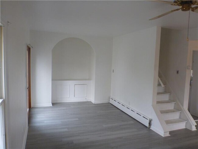 Building Photo - 222 Manhattan Terrace