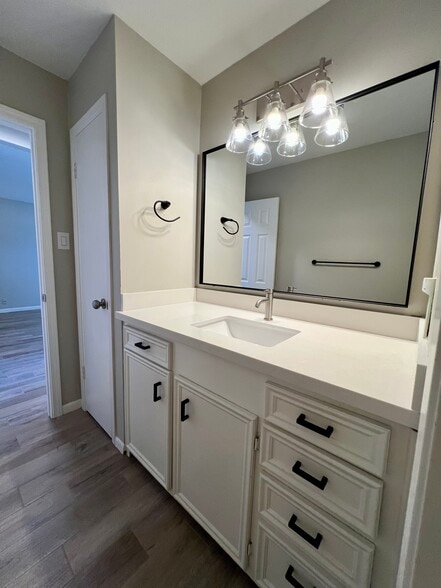 Building Photo - 504 S 28th St