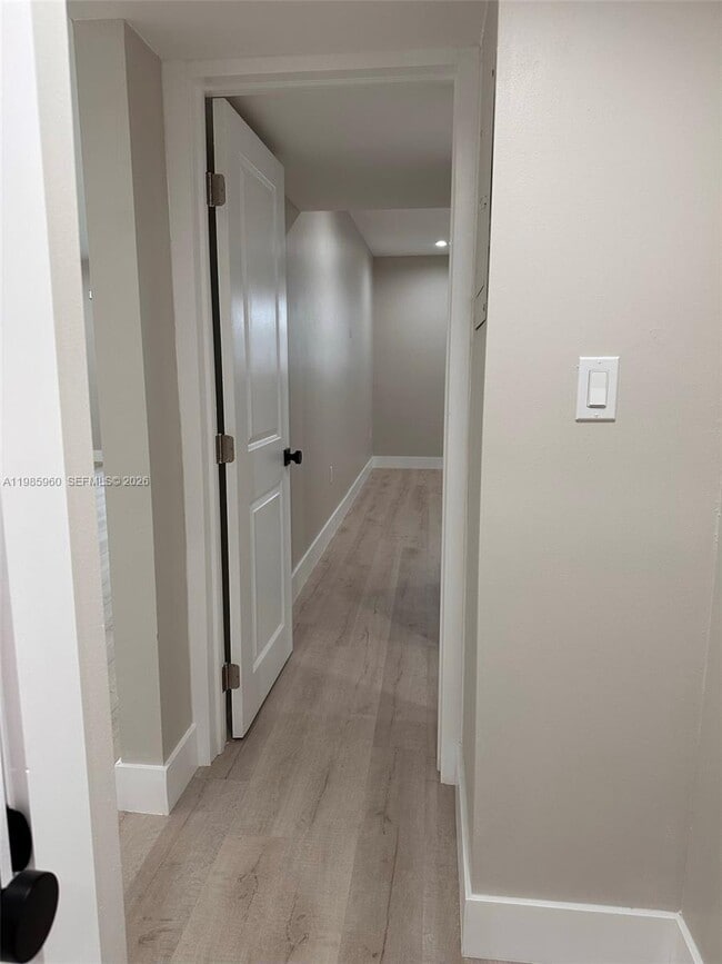 Building Photo - 708 Victoria Dr