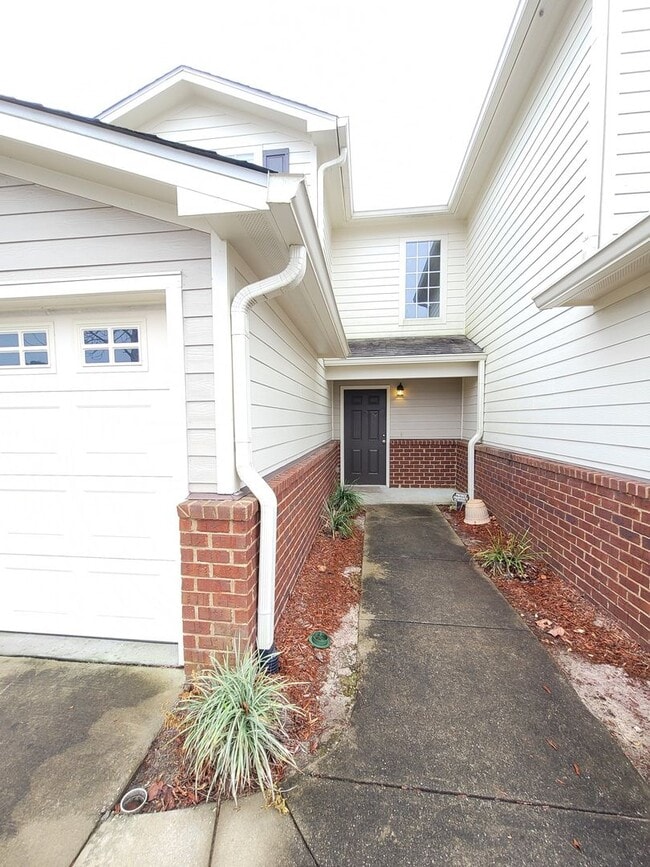 Building Photo - 803 Majestic Dr
