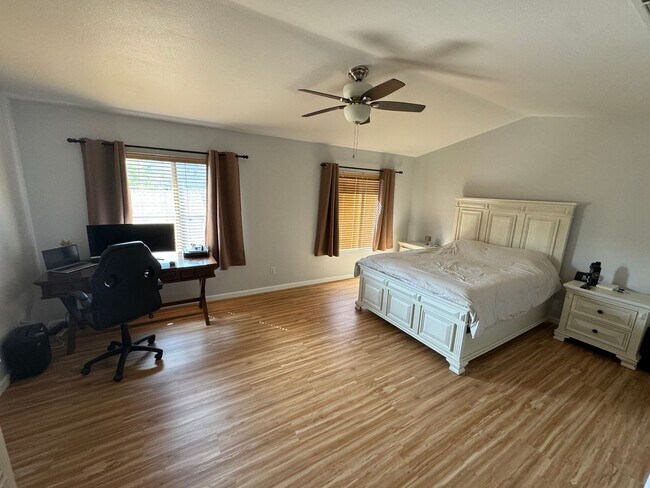 Building Photo - 40123 Vista Ridge Dr