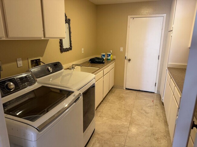 Building Photo - 3450 Rancho Diego Cir