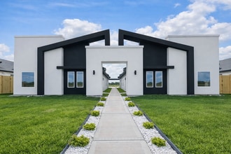 Building Photo - 2409 Indian Creek Ave