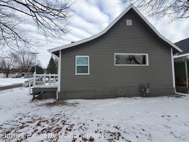 Building Photo - 3 br, 1 bath House - 902 Park Ave