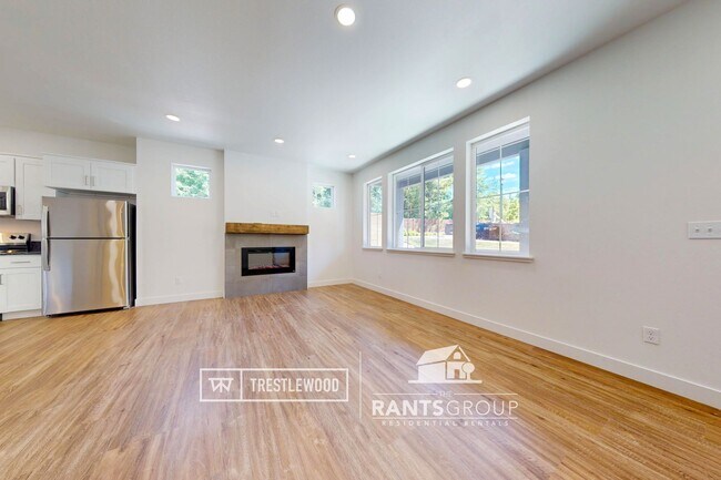 Building Photo - Brand New! Modern Home in Trestlewood – Wh...