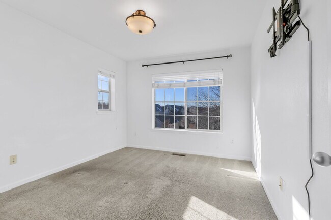 Building Photo - 2933 Central Park Blvd