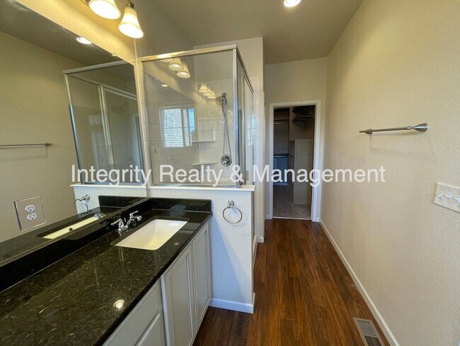 Building Photo - 598 E Dry Creek Pl