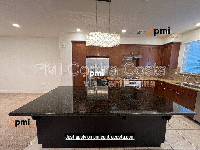 Building Photo - 5217 S Esprit Loop