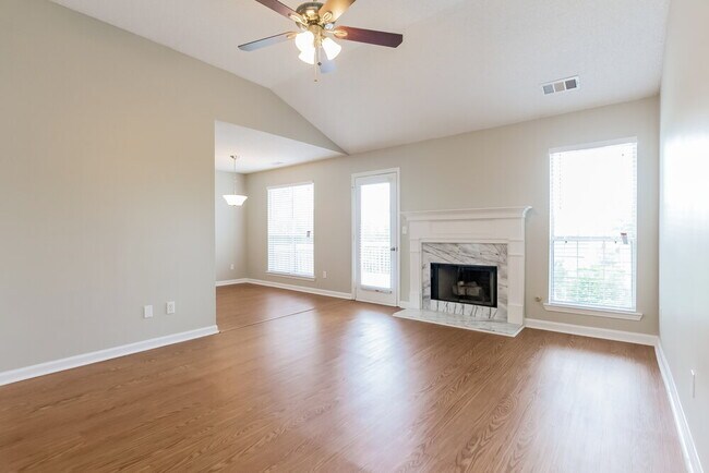 Building Photo - 413 Gresham Dr