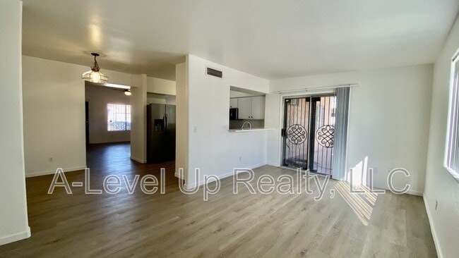 Building Photo - 387 W Mossman St