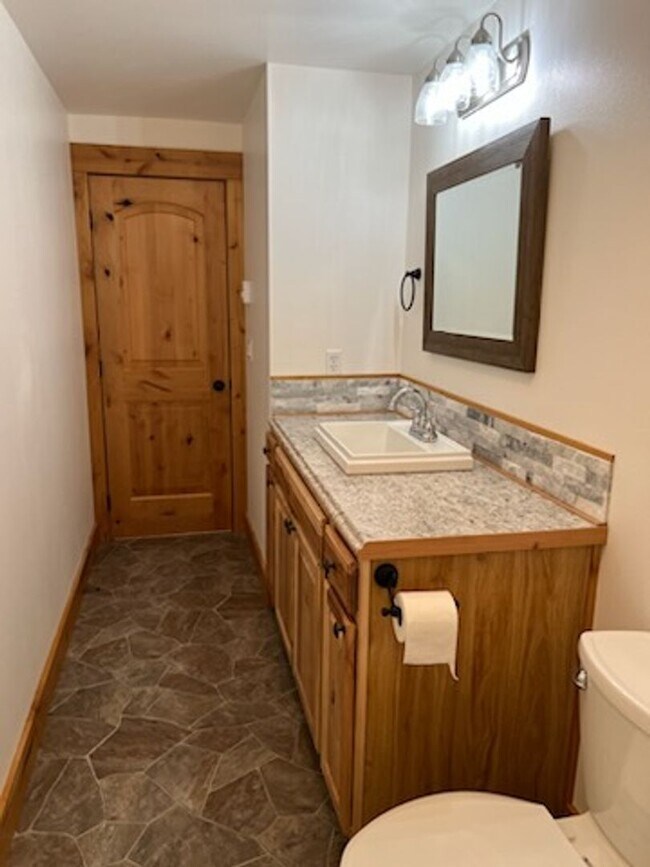 Building Photo - 17447 Auklet Dr