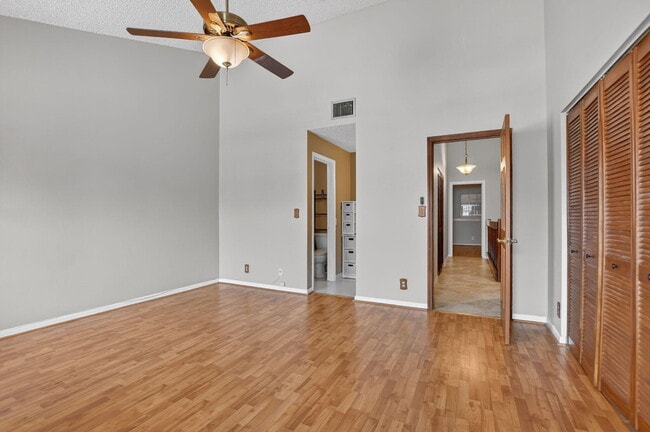 Building Photo - 243 NW 45th Ave