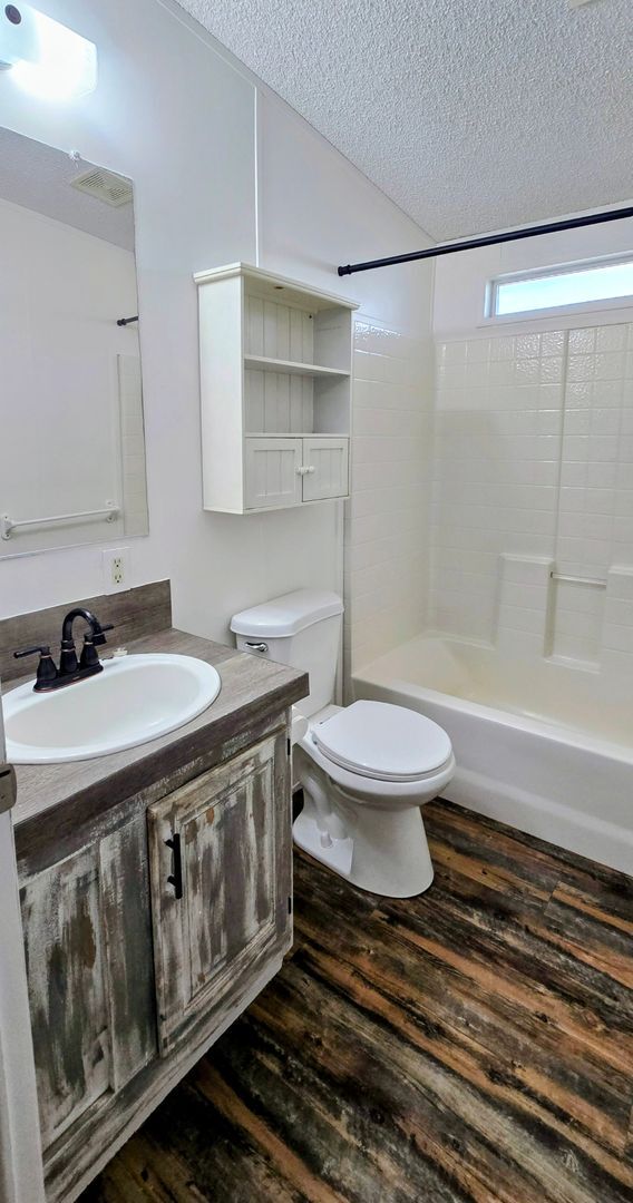 Building Photo - Home in Los Padres Estates