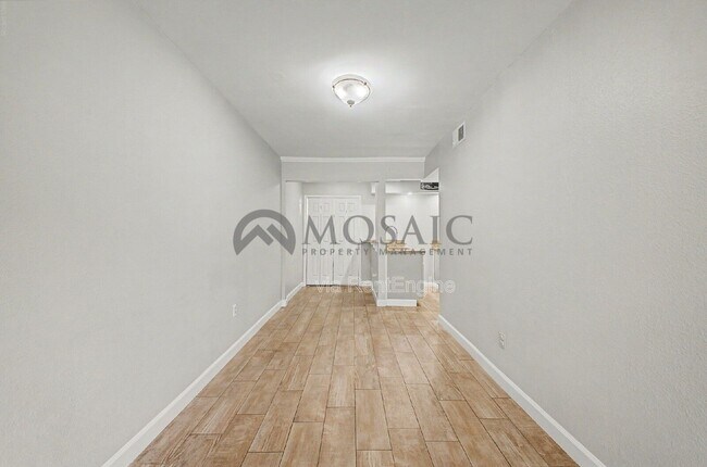 Building Photo - 461 W Holmes Ave