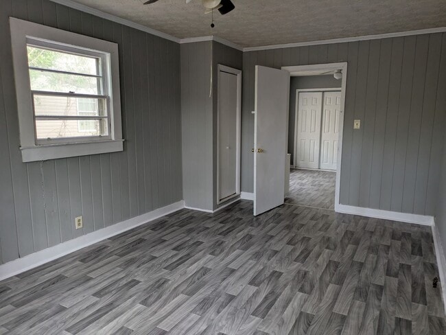 Building Photo - Newly remodeled 3 BR 1 bath home