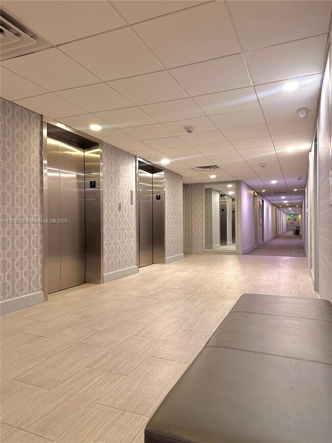 Building Photo - 300 Bayview Dr