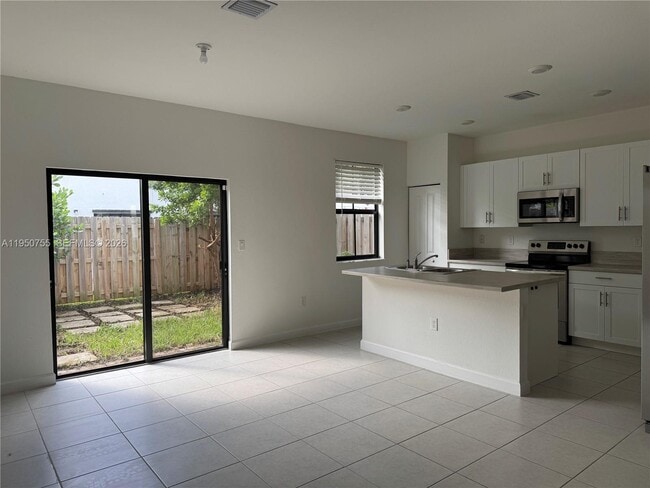 Building Photo - 11920 SW 244 Ln