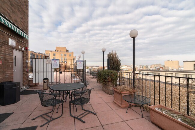 Building Photo - 1420 N St NW