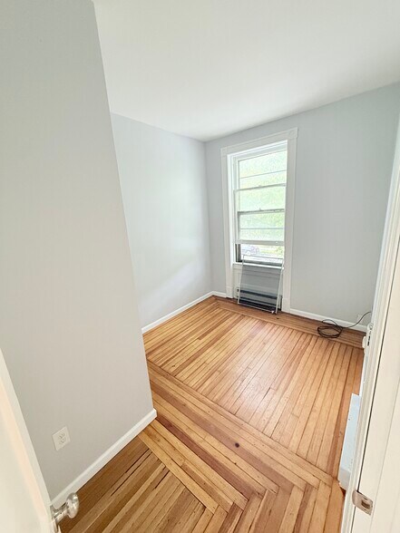 Building Photo - 584 Madison Ave