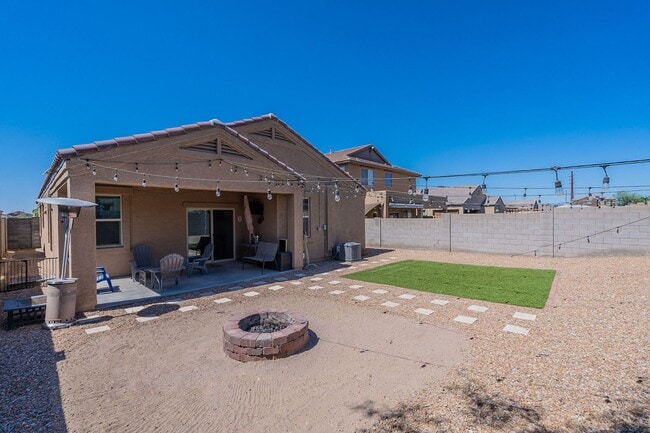 Building Photo - Serene 3-Bedroom 2-Bath 3 Car Garage Retre...