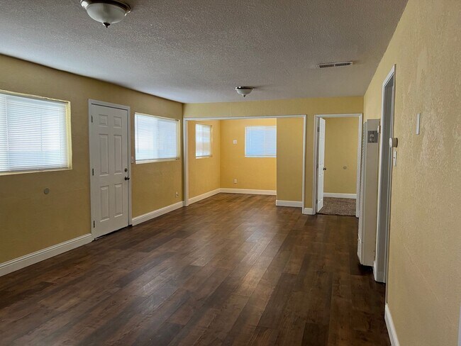 Building Photo - 1710 S Teilman Ave