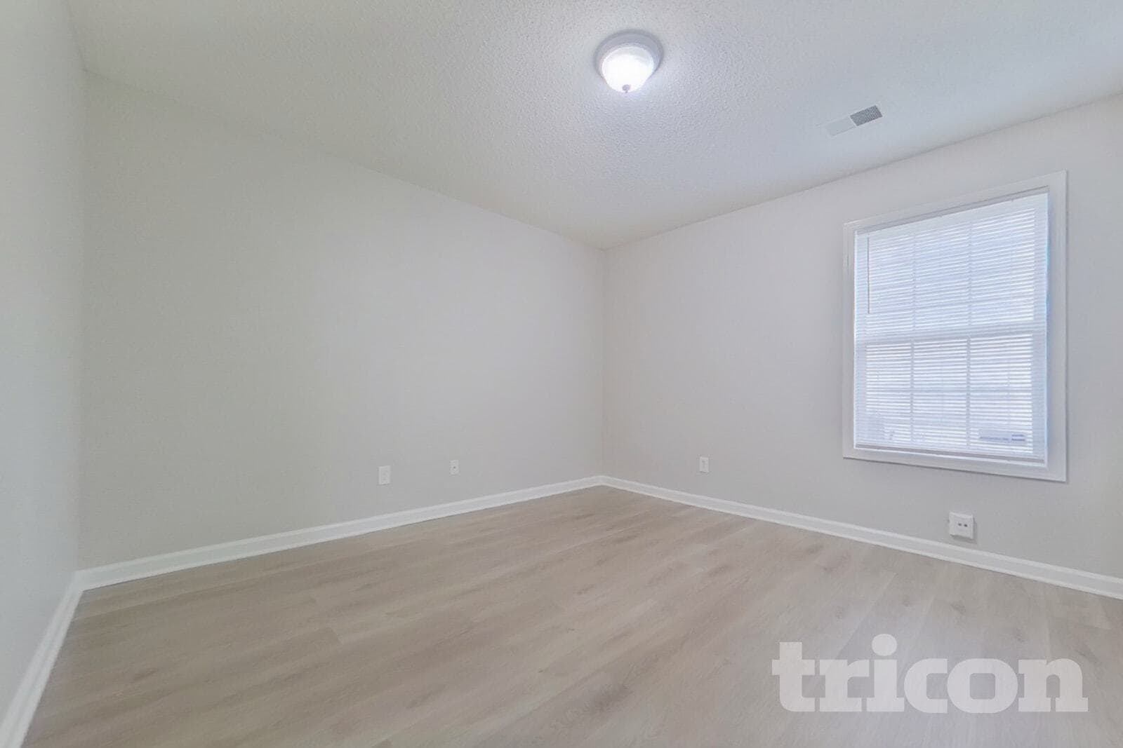 Building Photo - 404 Castle Ridge Dr