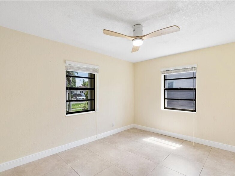 Bedroom 2 - 6470 SW 38th St
