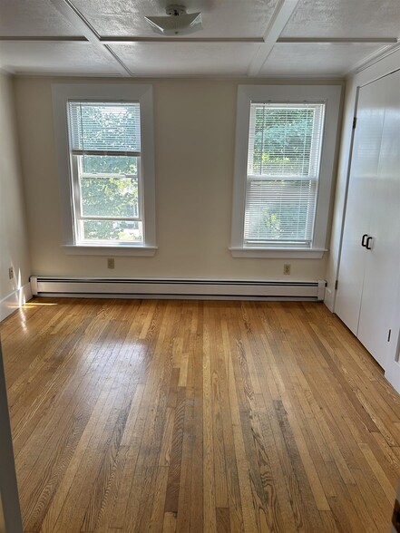 Building Photo - 81 College Ave