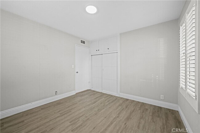 Building Photo - 16521 Plummer St