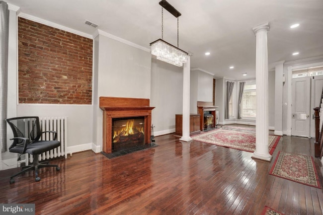 Building Photo - 633 8th St NE