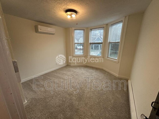 Building Photo - 555 Delta Ave