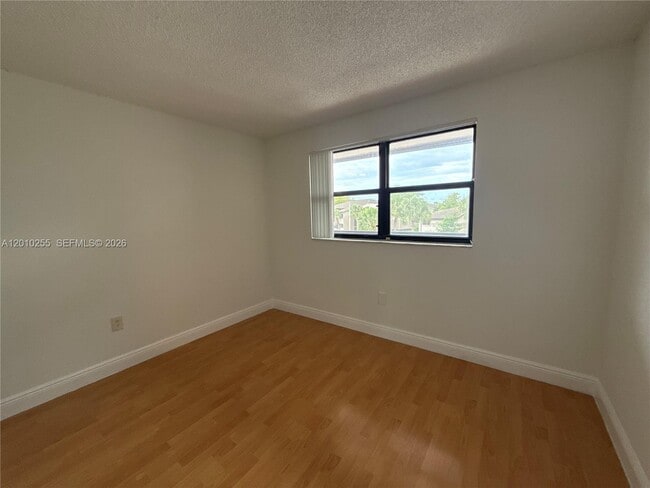 Building Photo - 9979 Nob Hill Ln