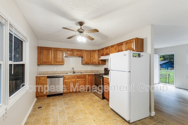 Building Photo - 2347 Sylvania Ave SE