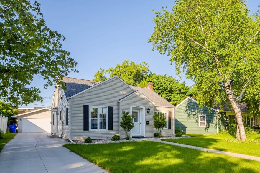 Building Photo - 600 N Outagamie Ct