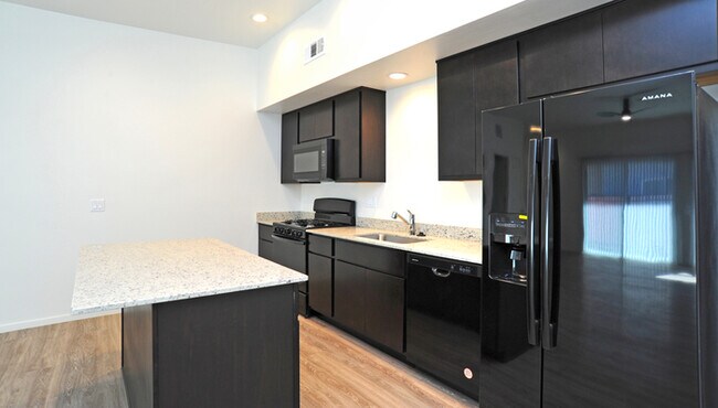 Building Photo - Modern Luxury in Central Tucson!