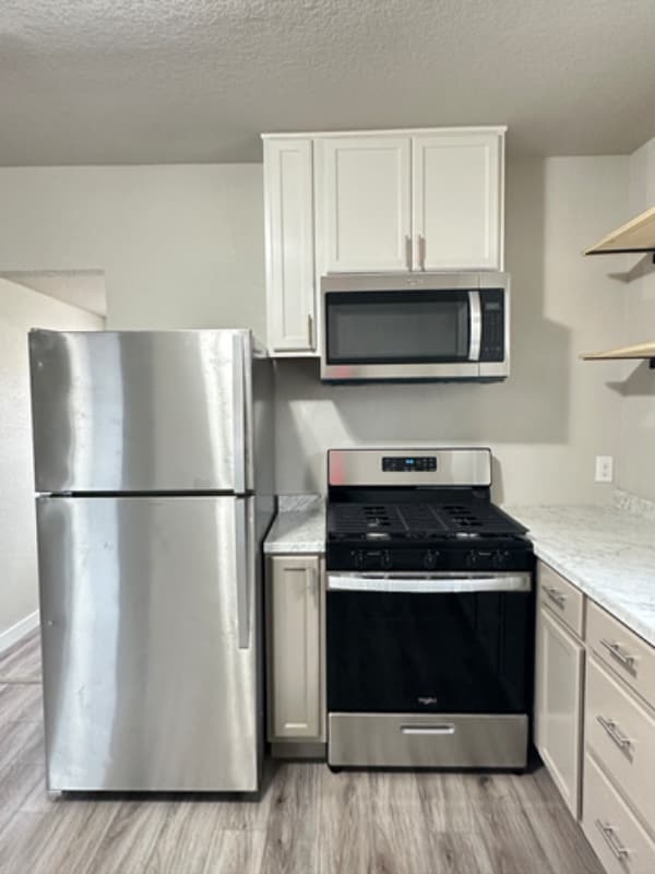 Building Photo - 132 6th St