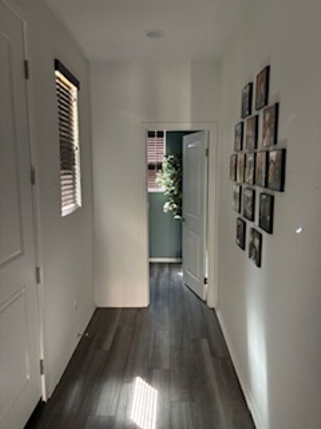 Building Photo - 3 Bedroom Townhome in Winchester