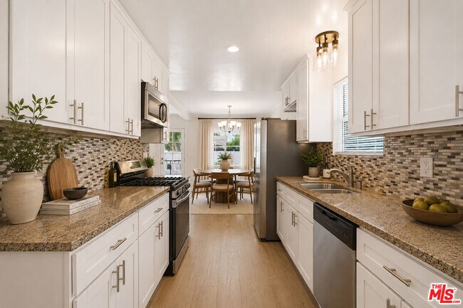 Building Photo - 6033 Fallbrook Ave