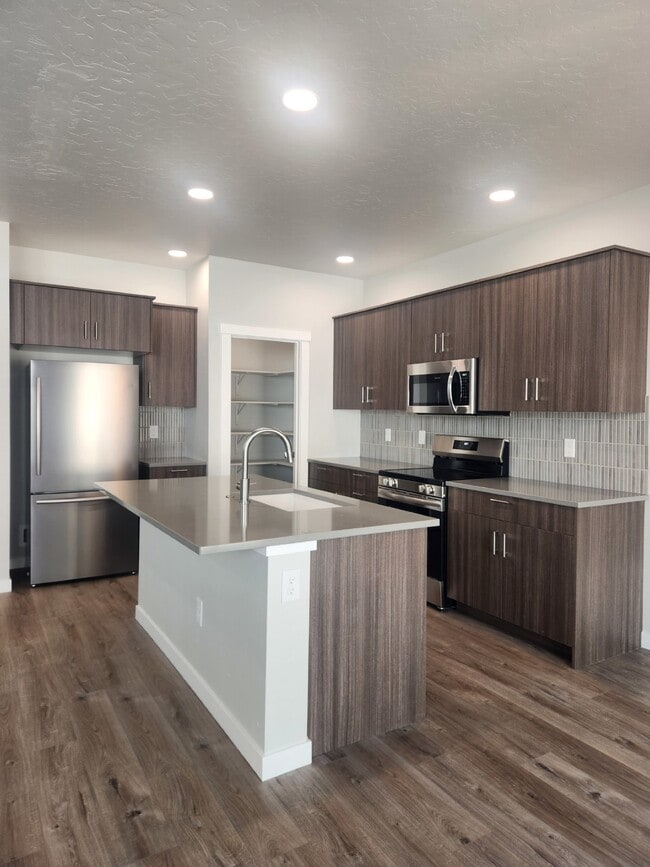 Building Photo - 1967 S Saltbrush Wy