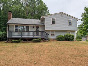 Building Photo - 10 Sherwood Ln